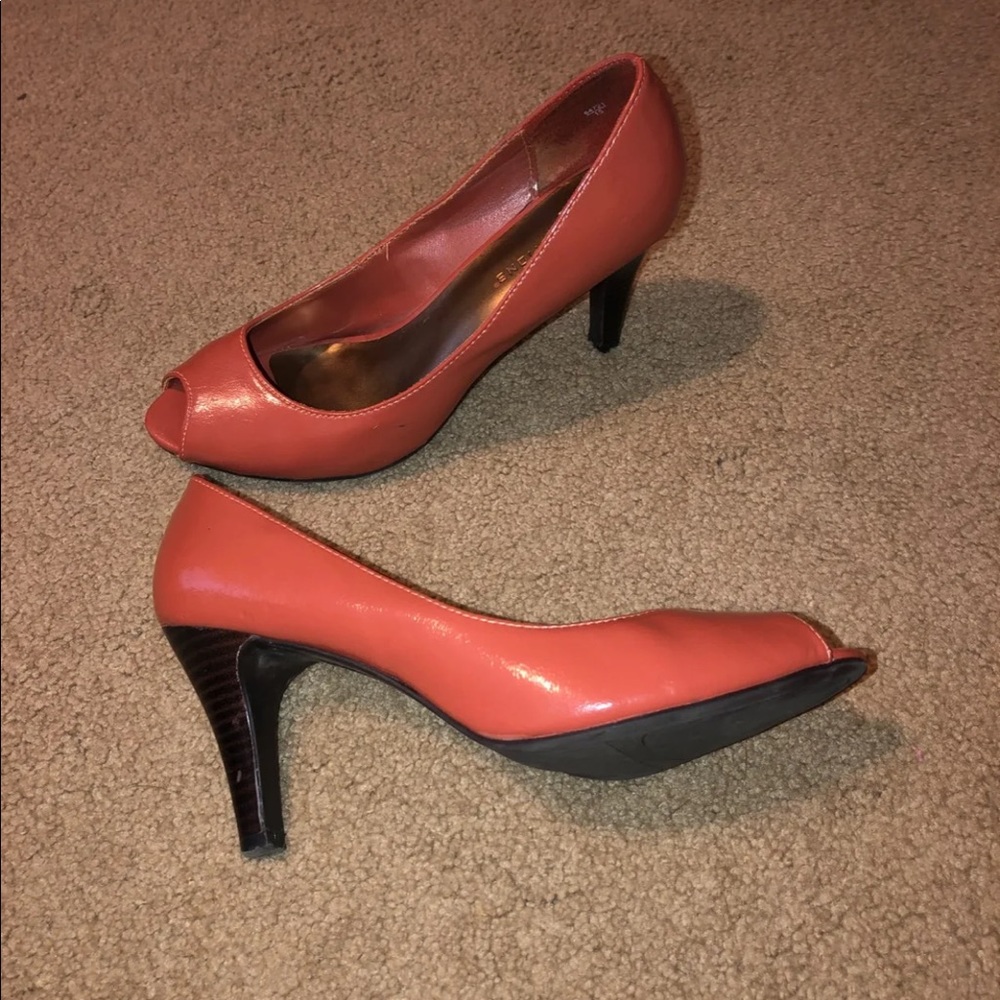 Super cute simple high heels!